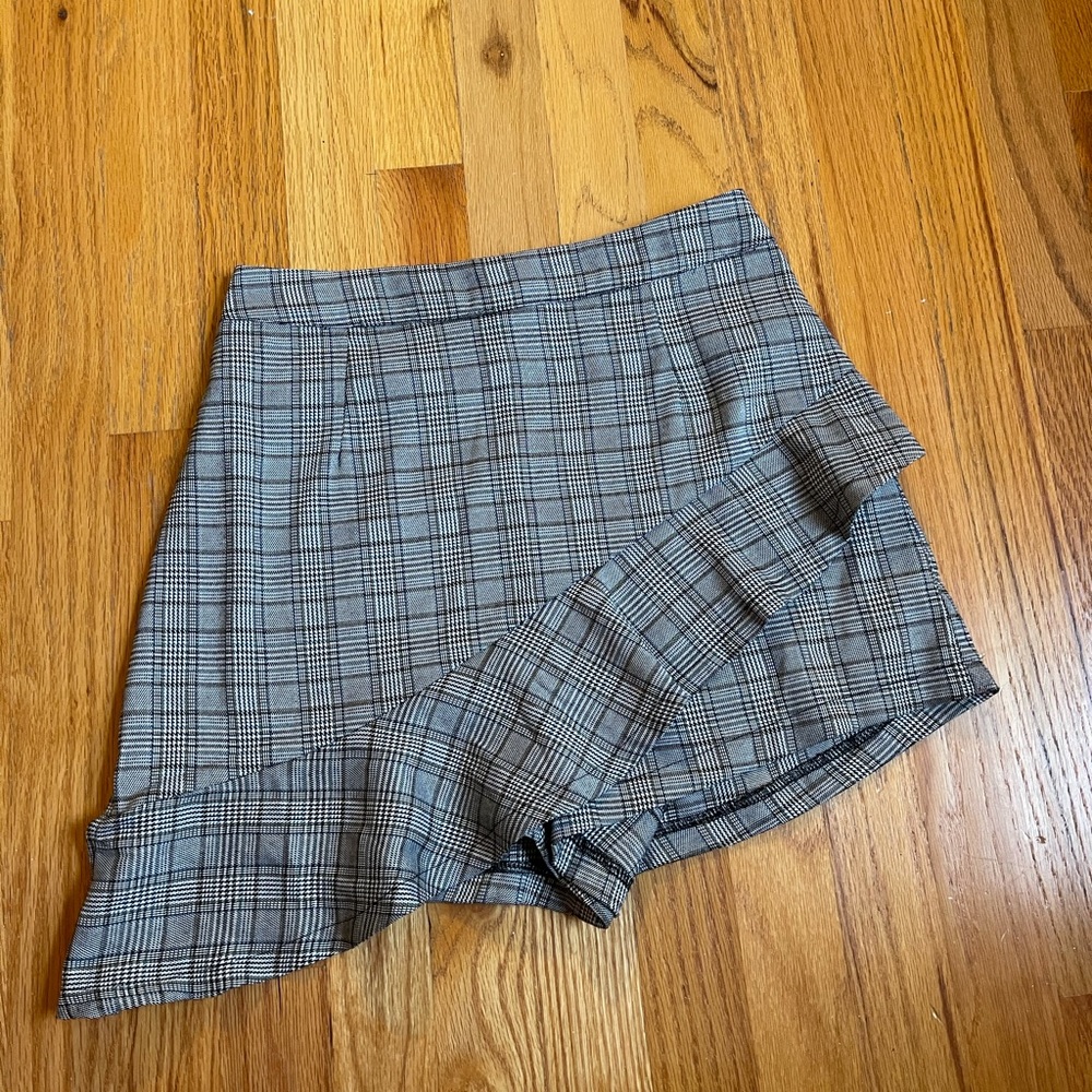 Caren Forbes skort